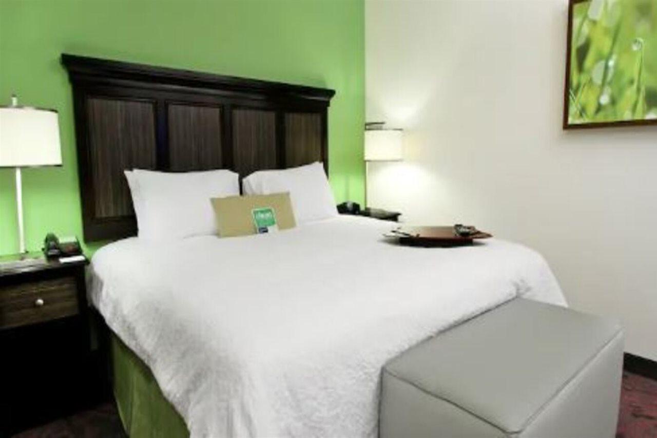 Hampton Inn & Suites Winnie Eksteriør billede