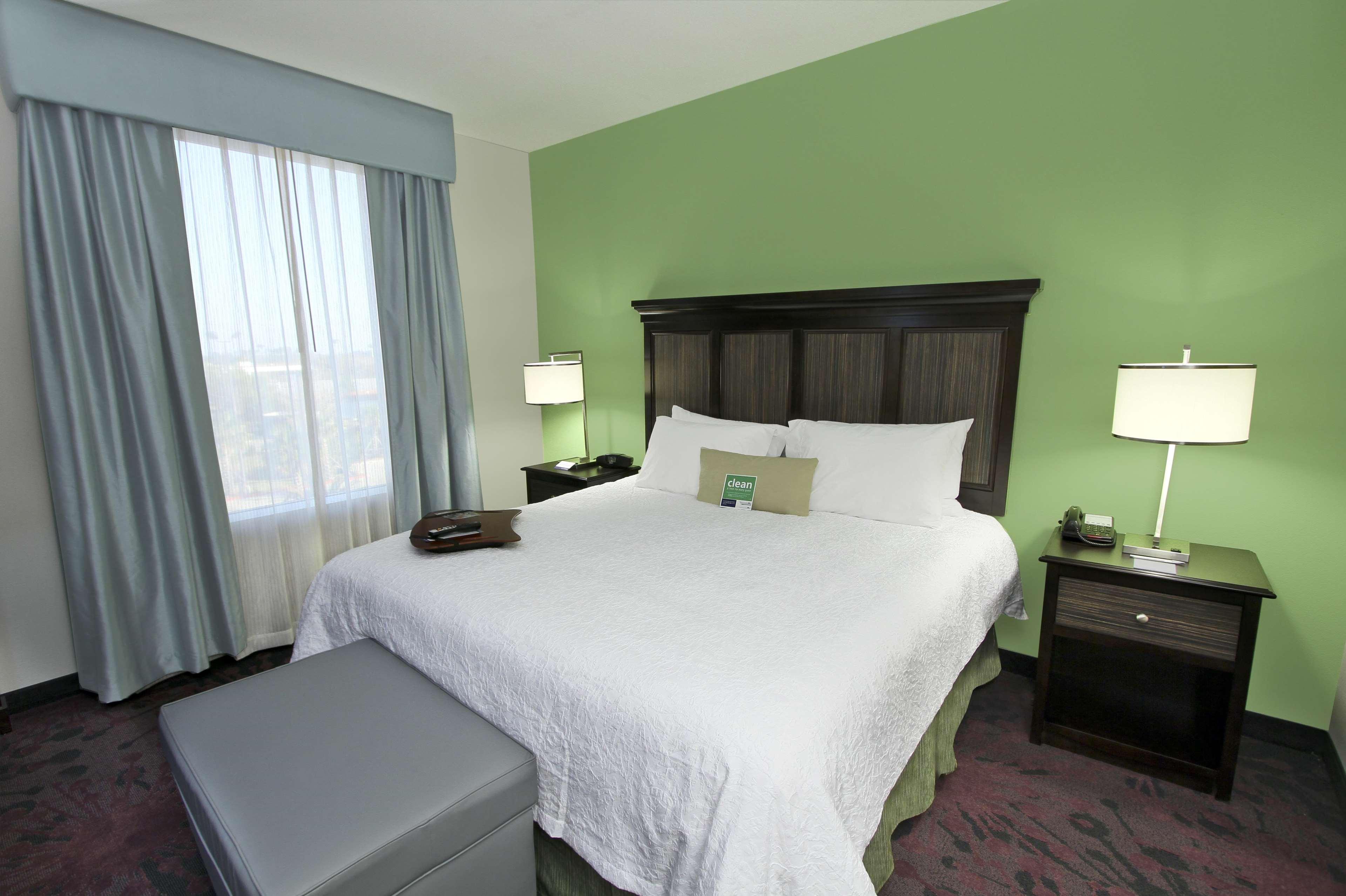 Hampton Inn & Suites Winnie Værelse billede