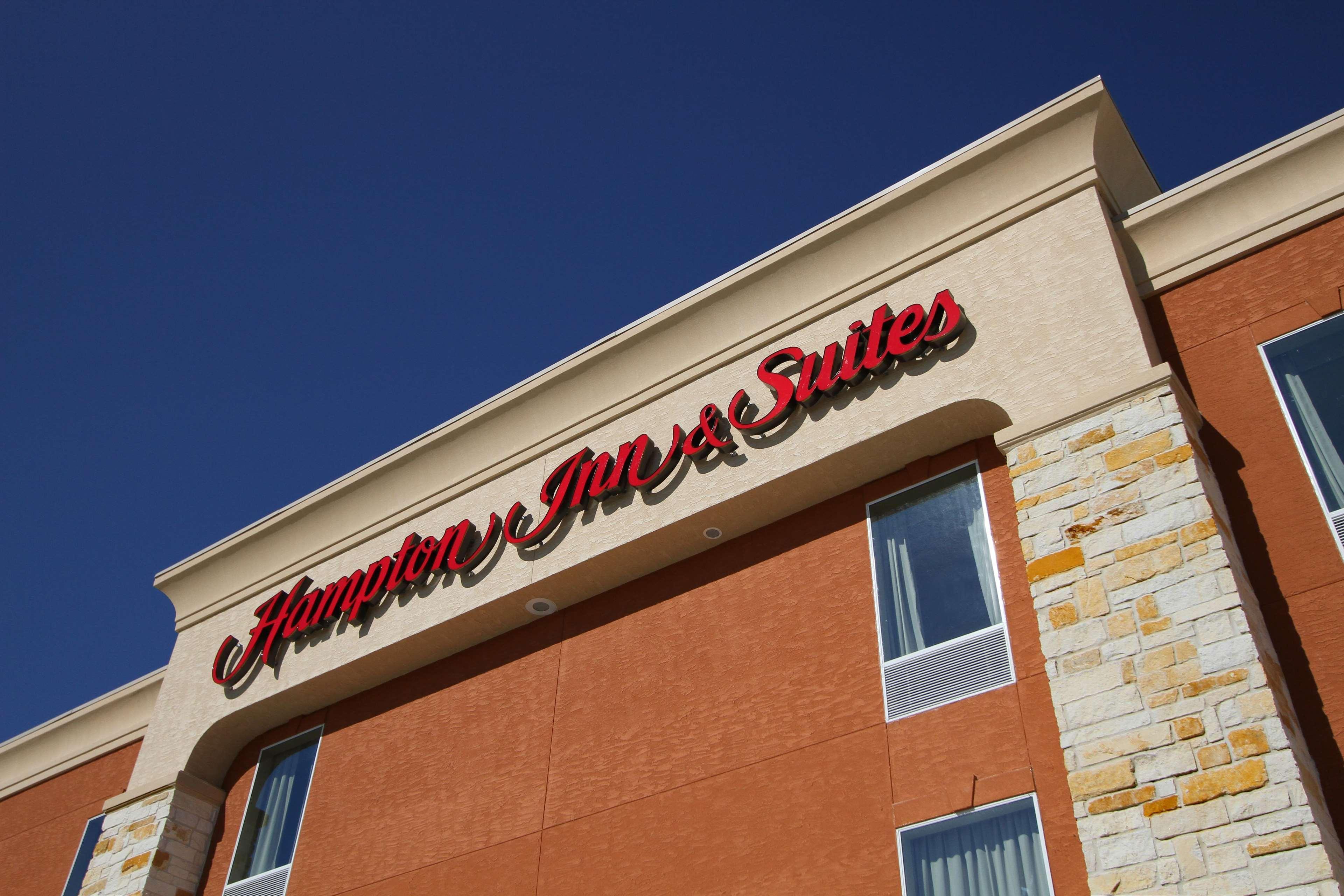 Hampton Inn & Suites Winnie Eksteriør billede