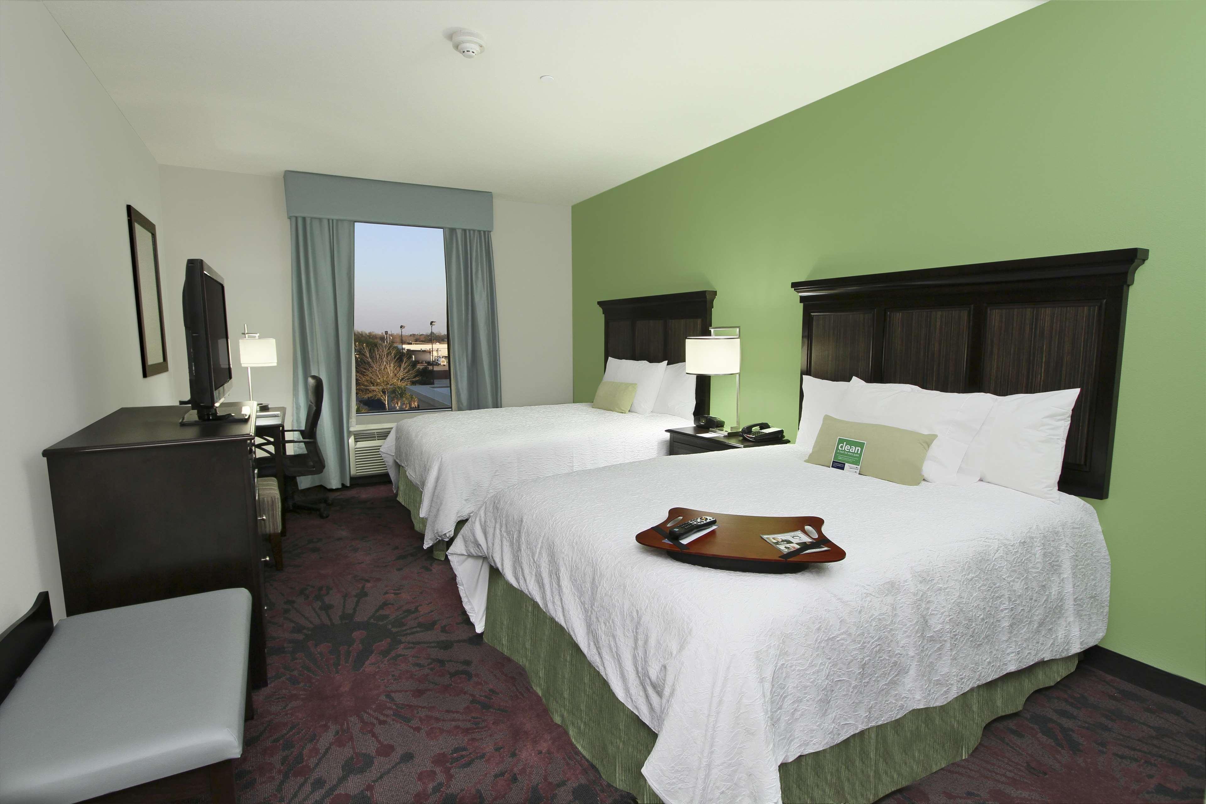Hampton Inn & Suites Winnie Eksteriør billede