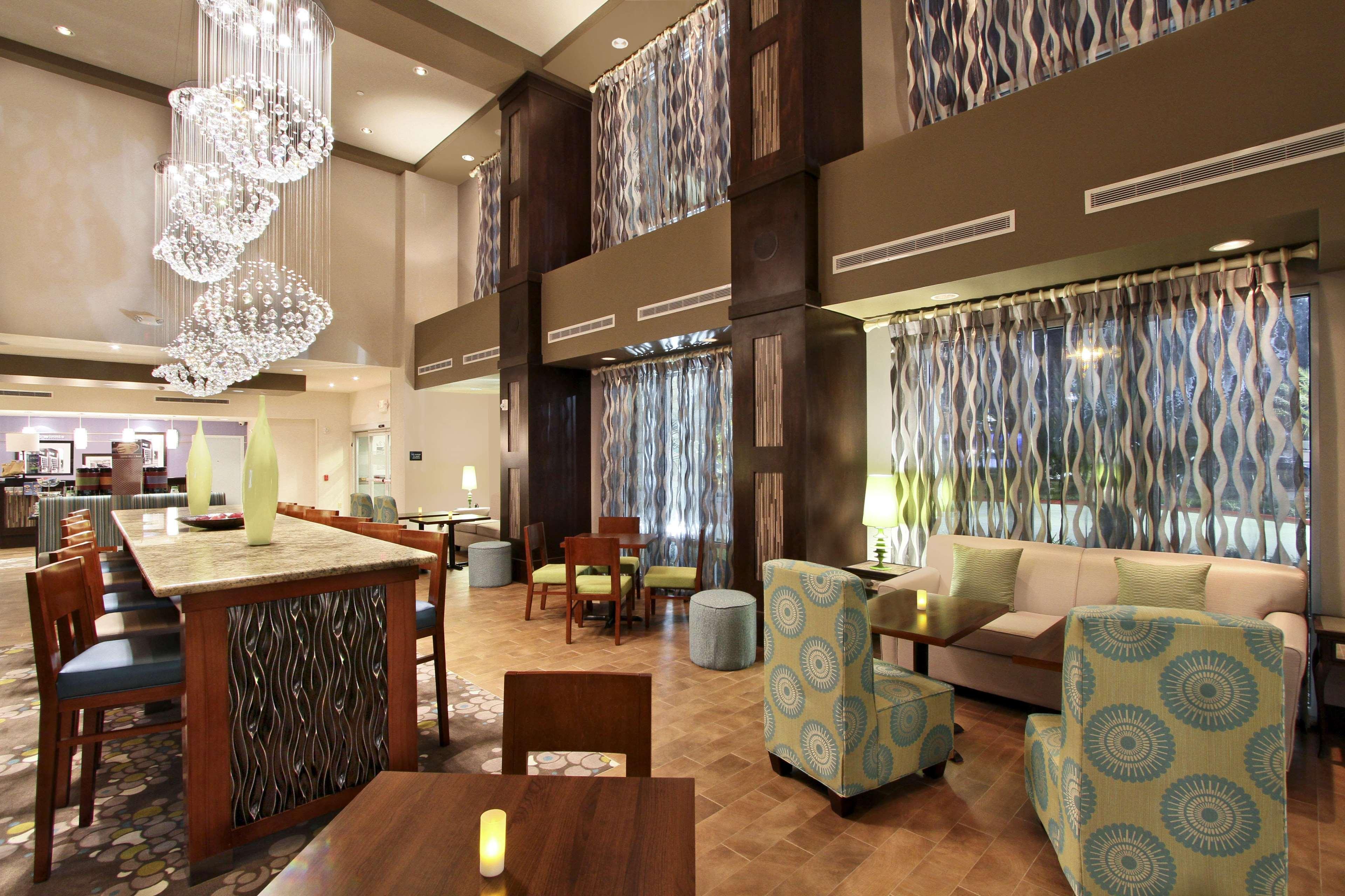 Hampton Inn & Suites Winnie Restaurant billede