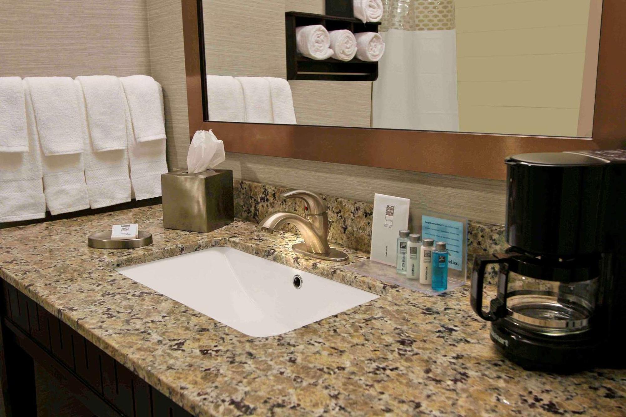 Hampton Inn & Suites Winnie Eksteriør billede
