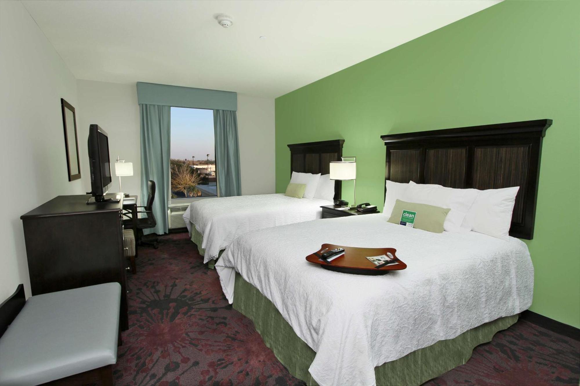 Hampton Inn & Suites Winnie Eksteriør billede