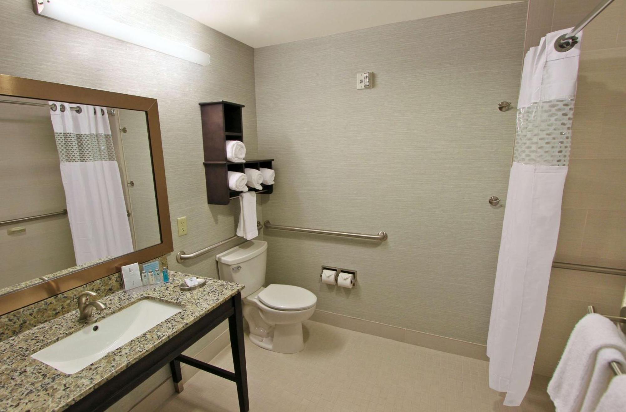 Hampton Inn & Suites Winnie Eksteriør billede