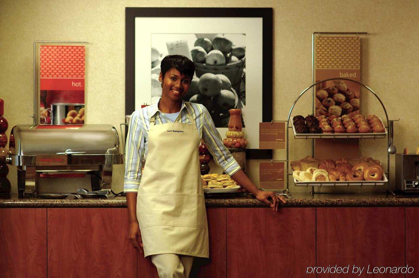Hampton Inn & Suites Winnie Restaurant billede